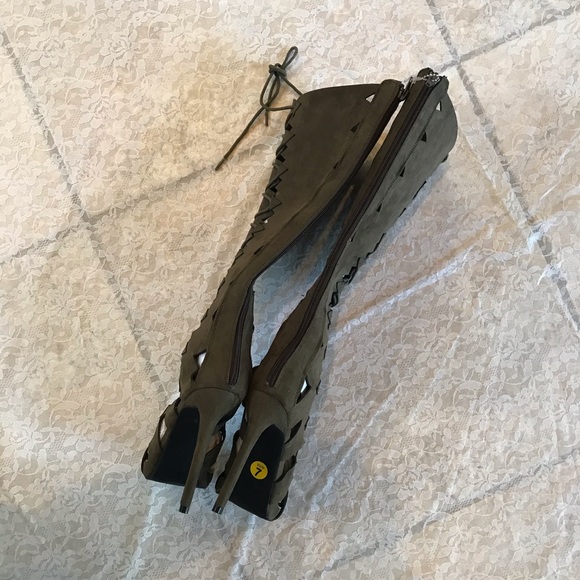 NWOT Olive green lace up open toe boots - Picture 4 of 5